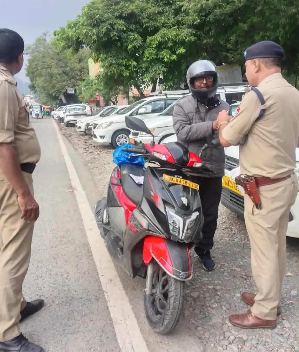 एसएसपी नैनीताल की यातायात व्यवस्था को दुरुस्तीकरण को लेकर  ताबड़तोड़ कार्रवाई, परमिट की शर्तों का उल्लंघन करने वाले वाहन चालकों के विरुद्ध नैनीताल पुलिस की बड़ी कार्यवाही