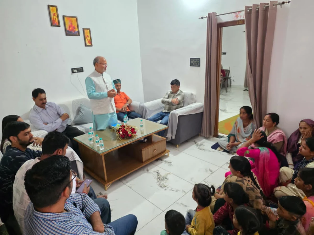 सुरेश भट्ट ने केंद्र और प्रदेश सरकार की जनकल्याणकारी योजनाओं की जानकारी दी,गेबुआ में जनसंपर्क अभियान, ग्रामीणों से किया संवाद