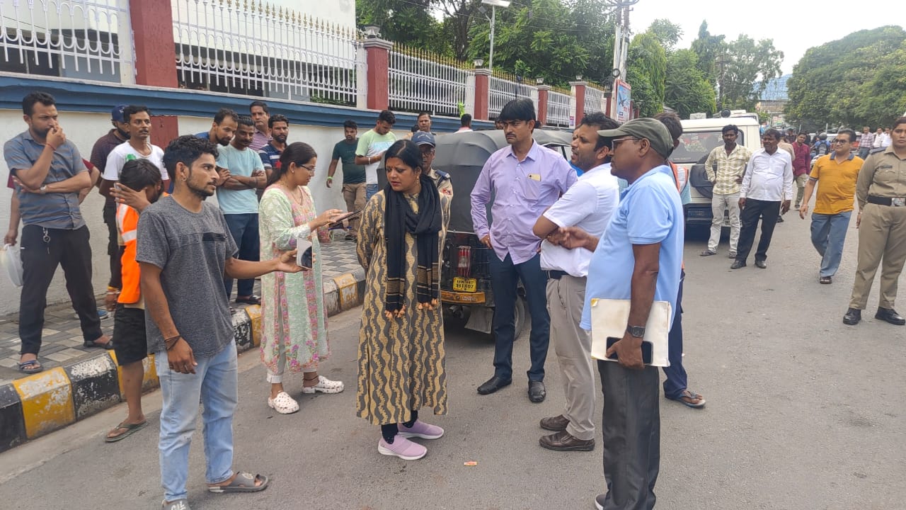 चंबल पुल और मंडी बाईपास में नगर निगम के सीसीटीवी से भी बैखौफ है कूडा डालने वाले, नगर निगम ने दी चेतावनी