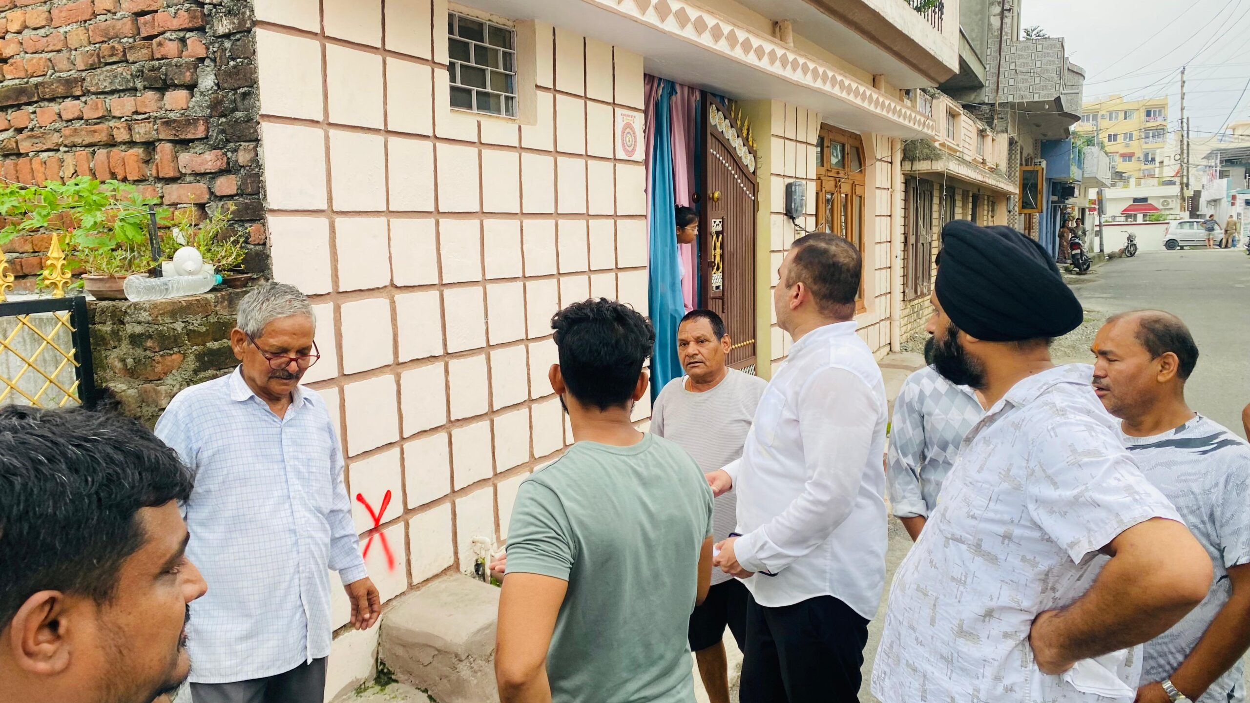 दीवारों पर नहीं, सपनों पर लगे हैं लाल निशान :- विधायक सुमित हृदयेश