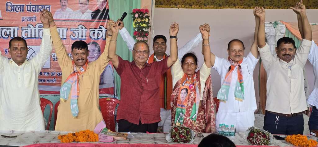 बेला की तुफानी जनसभाओं में दूसरे दिन राजा दशरथ ने विशाल जनसभाओं को किया संबोधित, बागियों को जमानत जब्त होने का दिया श्राप