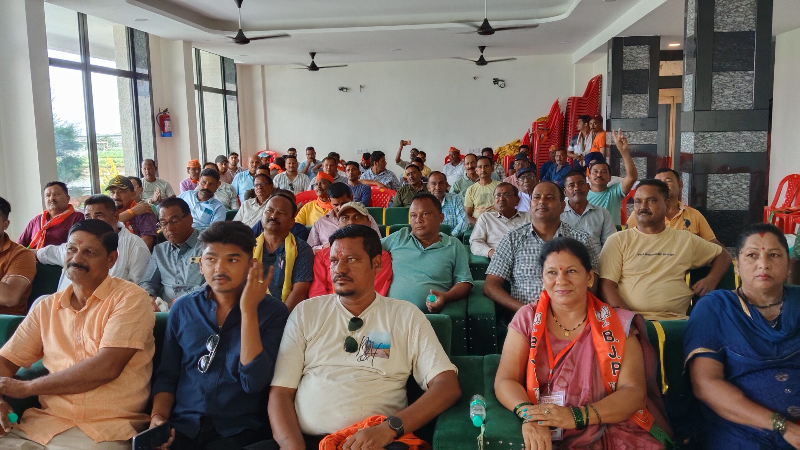 20 देवल चौड़ बंदोबस्ती से दीपा दरम्वाल के समर्थन में अजय भट्ट ने जनता से रिकॉर्ड वोटो से जीताने की अपील
