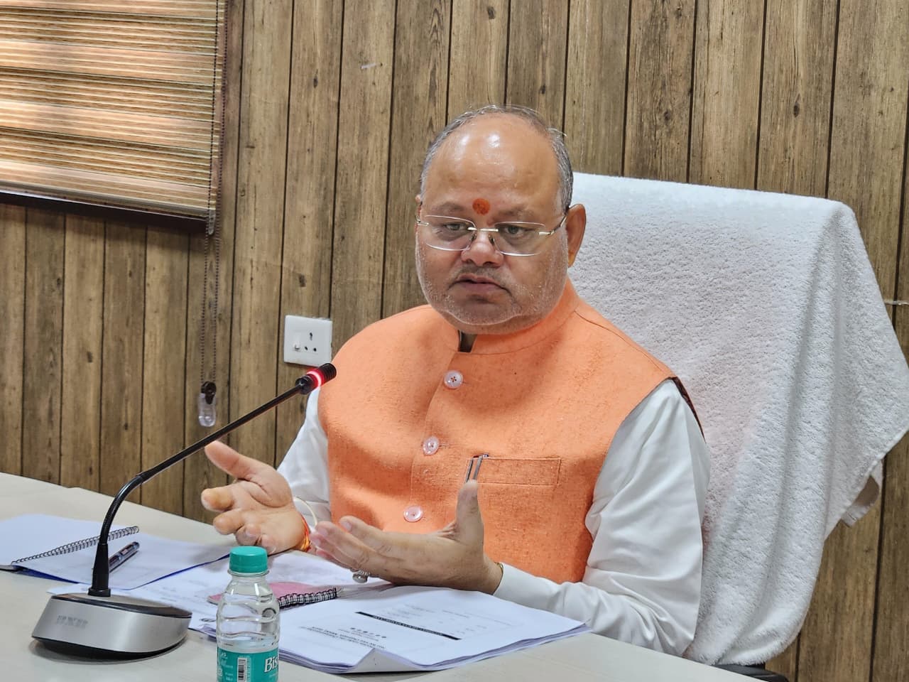 दर्जा राज्यमंत्री सुरेश भट्ट ने कांग्रेस–आरजेडी नेताओं की अभद्र टिप्पणी पर जताई कड़ी आपत्ति