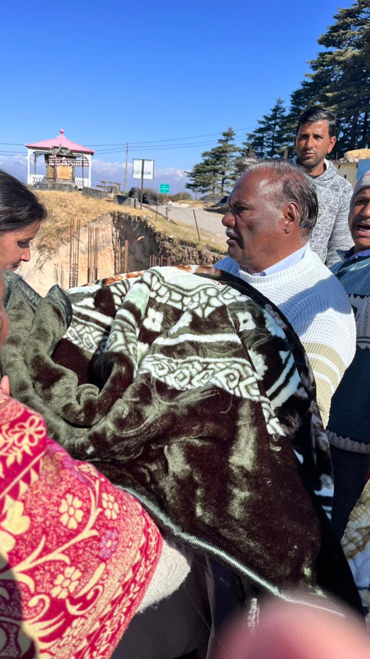 गरीबों को नारायण मानकर की सेवा, दुआओं ने कारोबारी को फर्श से अर्श तक पहुंचाया, बाराहीधाम से मिली प्रेरणा, गुड़गांव के अग्रवाल परिवार ने सेवा को बनाया जीवन का संकल्प