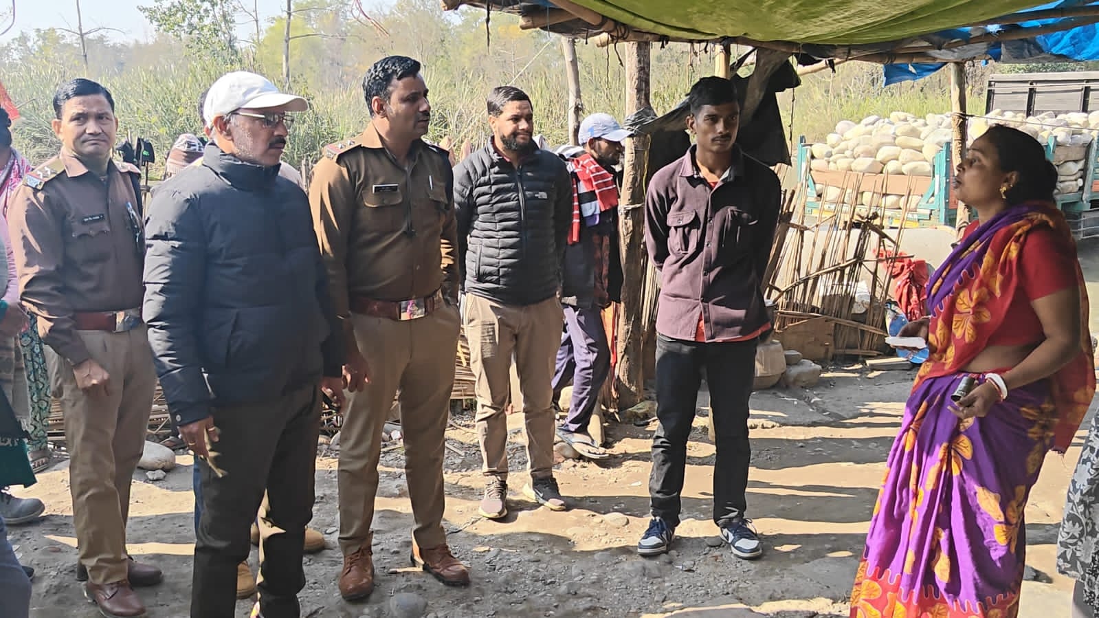 टनकपुर बैराज क्षेत्र में प्रशासन का सख्त एक्शन, 6 अवैध दुकानों पर चला बुलडोजर ,एनएचपीसी की शिकायत पर कार्रवाई, अतिक्रमण के खिलाफ प्रशासन का साफ संदेश—सरकारी भूमि पर कब्जा नहीं चलेगा।